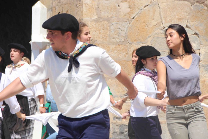 Emakumeak dantzari, lehenengo aldiz soka dantzan - 50