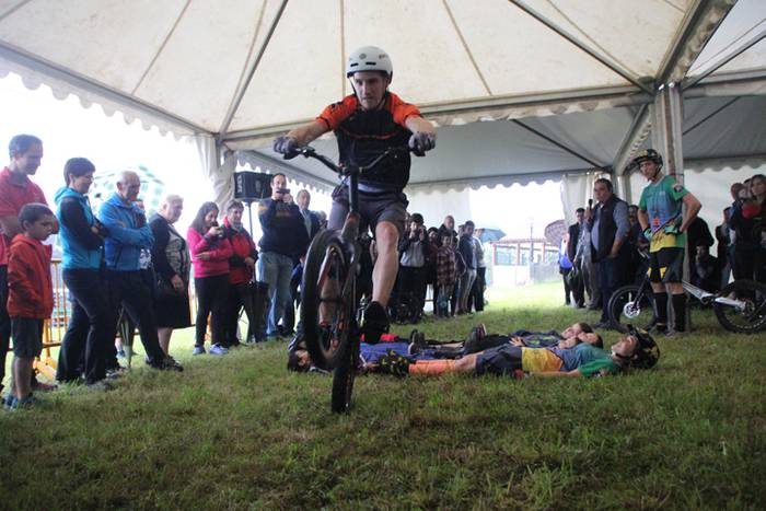 Erakustaldi batekin hasi dir 52 1496515244290