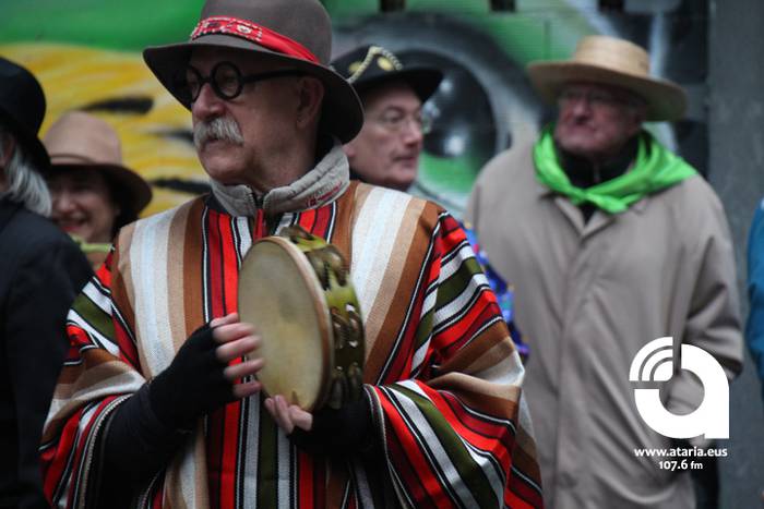 Pijamen iraultzak hartu du T 9 1488099909855