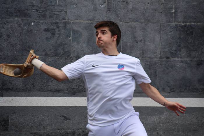 Behar Zana 70. urteurrena errebotea 25 1465127728099