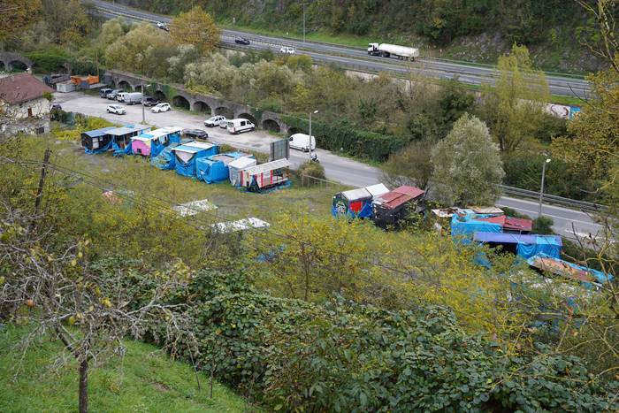 Karrozetarako ibilgailu homologatuak izateko itxaron egin beharko da