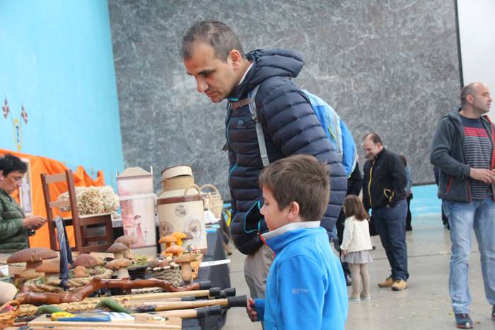 Abeltzain eta artisauen azoka hernialden 24 1462708885661