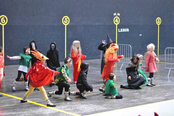 Euskal mitologiaz jantzi da  25 1582282575268