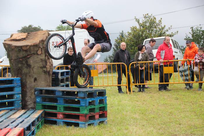 Erakustaldi batekin hasi dir 12 1496514990209