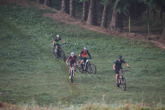 Mendi bizikleta lasterketare 33 1660377610519