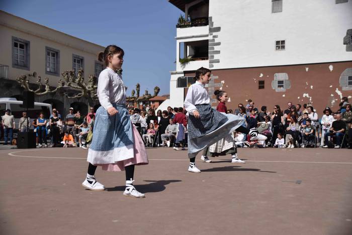 Oinkari dantza taldearen dan 24 1648304063685