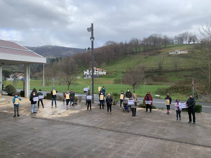 "Demokrazia" eskatuz eskuald 7 1608393006385