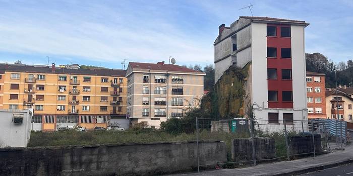 Benta-Txuri eraikina eraitsiko dute