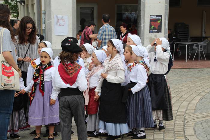 Haurrek alaitu dituzte kalea 3 1494677750535