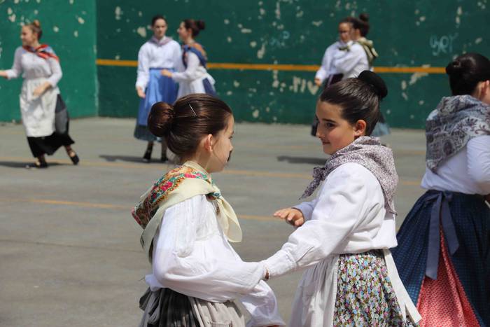 Dantzan ospatu dute Sutarrir 40 1557663380356