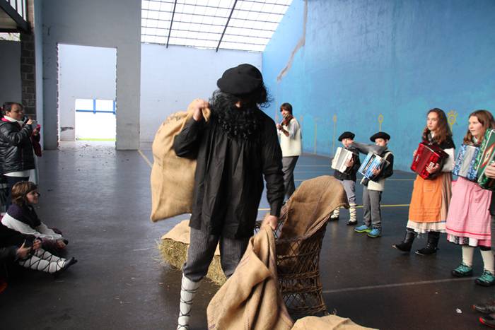 Menditik jaitsi da Olentzero 2 1482586403375