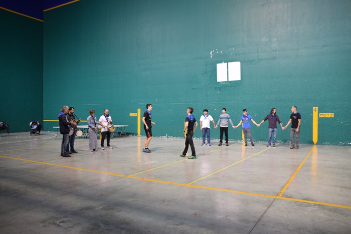 Dantzaren sokak lotuta - 21