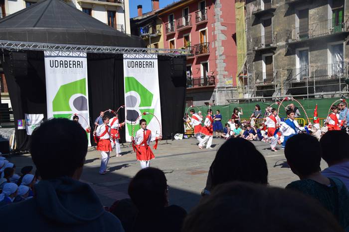 Dantzari txikiak, goizeko pr 91 1491666935983