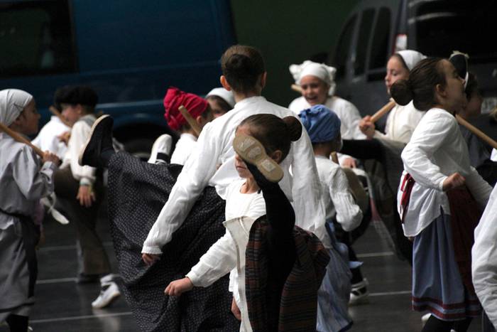 Bukalaik dantzari txikiz bet 1 1525521939859