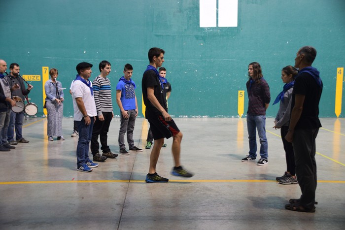 Dantzaren sokak lotuta - 31