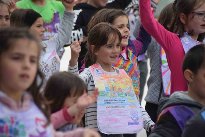 Eskuz esku ibili dute lekuko 44 1555085955735