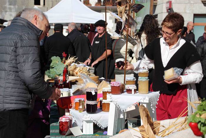 Azoka eguna ospatu dute Bera 13 1541345568807