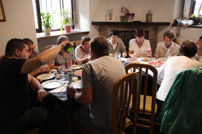 Abaetxe bete egin da lehen eguneko bazkarian 1 1473347754185