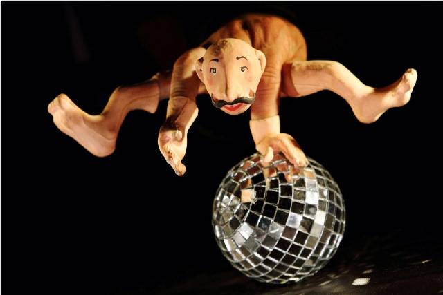 Erakusketa. 'Arte familia bat'