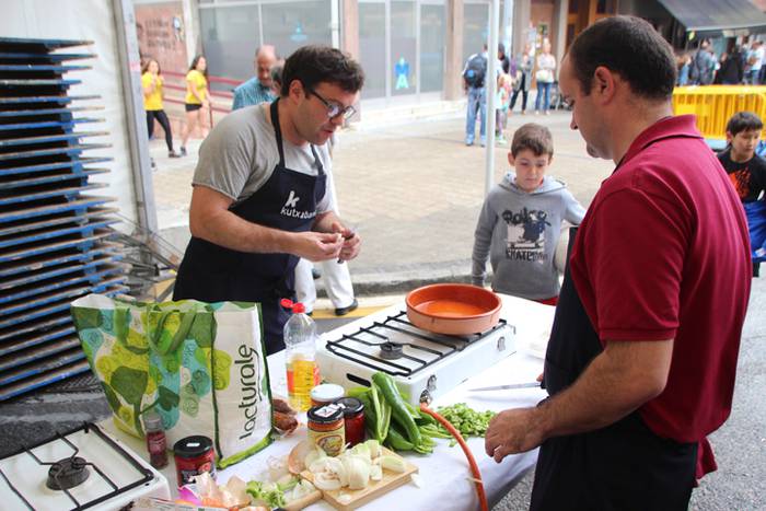 Auzo giroa mantenduz Amarotzen 11 1467476372729