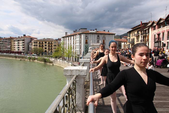 Barandari helduta dantzan 31 1523801421094