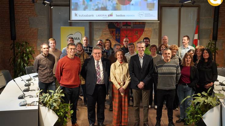 Udalerri euskaldunetan dituzten bulegoetan euskara lehenetsiko dute hiru finantza erakundek