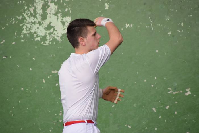 Giro onean ari da ospatzen B 13 1527960697401