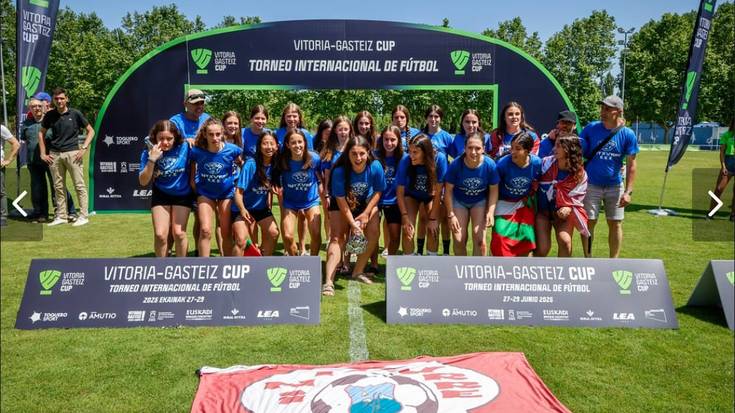 Intxurreko kadete neskak Gasteiz Cup-eko irabazle Zilar mailan
