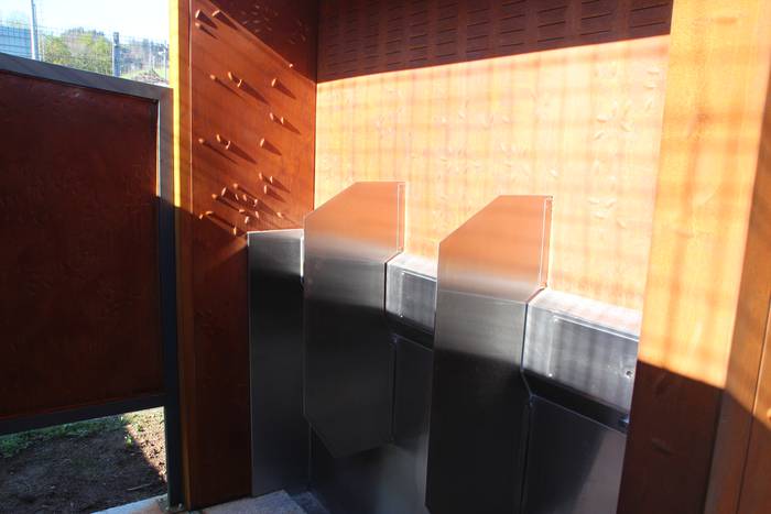 Usabalgo harmailak eta komun publikoa 15 1459597823069