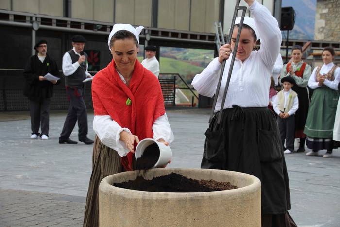 Auzolanaren fruitu, azoka 23 1541960834454