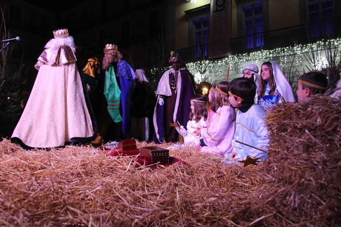 Errege magoen desfilea tolos 91 1546717670604