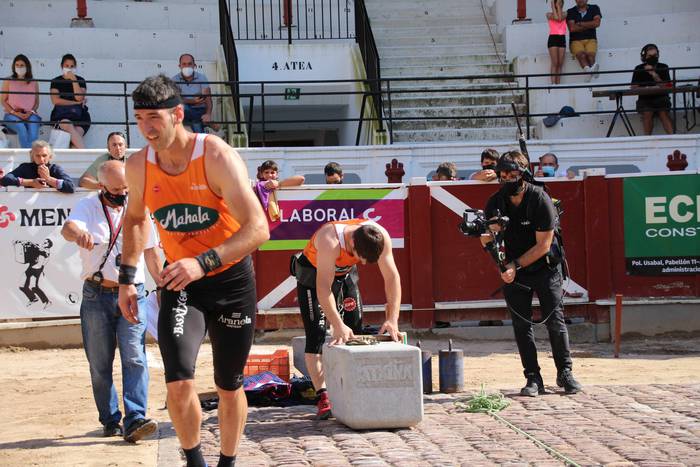 Izetatarrek jantzi dute txap 22 1624130519510