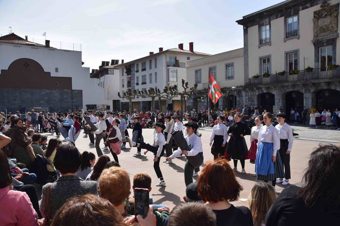 Oinkari dantza taldearen dan 46 1648304073935