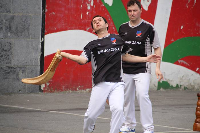 Behar Zana 70. urteurrena errebotea 11 1465127723058