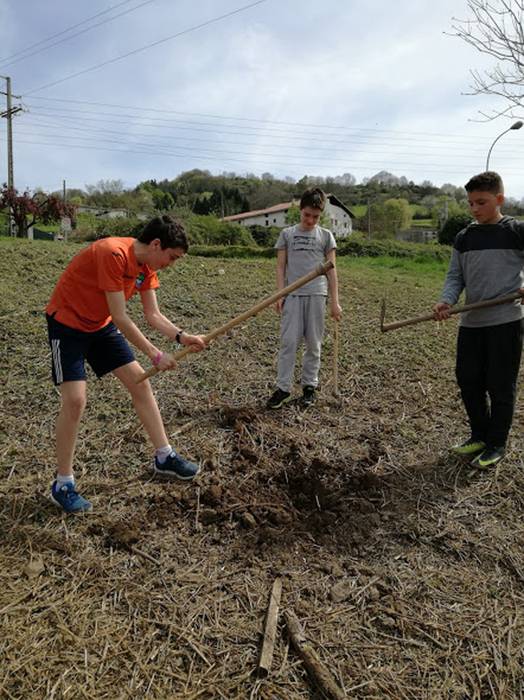 Landatzeak Uzturpe ikastolan 1 1490969787081