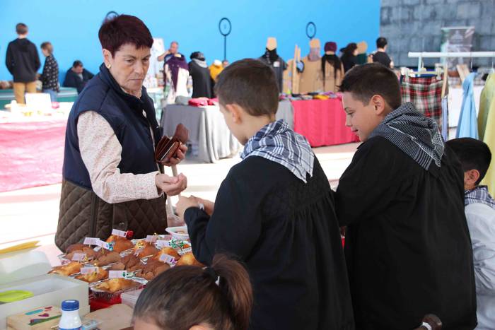 leaburu hamaikagarren azoka  2 1572184878445