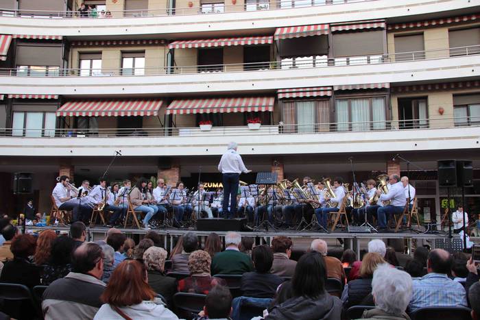 Banda Topaketa AV400Urte 1 1553970366754