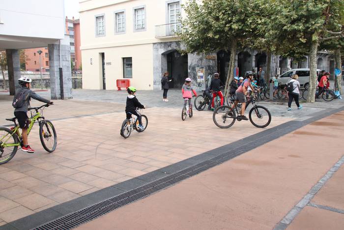 200 txirrindulari inguru, Ir 3 1570293777139