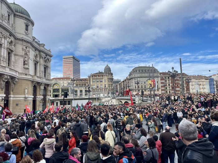 Sare publikoan greba egin du irakasleen hiru laurdenak
