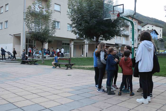 Eskola Txikien Festako logo  2 1668190191971