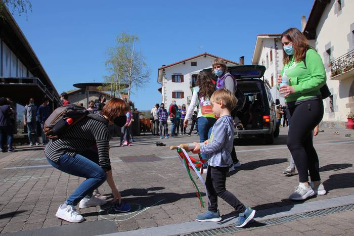 Elkartasun keinuak Adunan 8 1616942575430