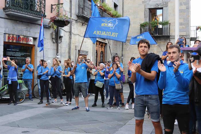 Tolosa urdinez jantzi da 25 1632073499764