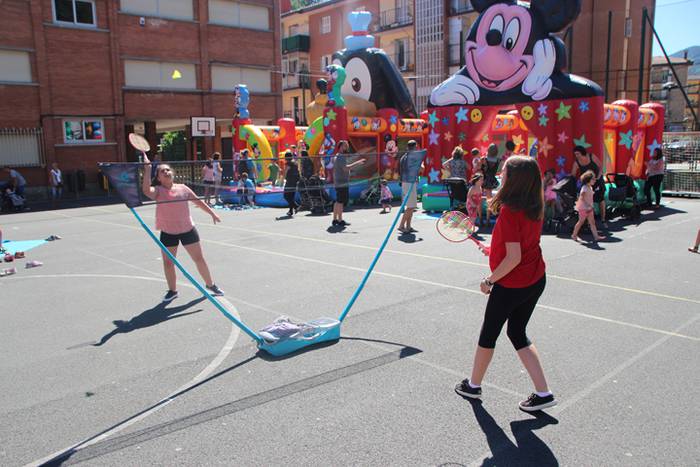 Haurrak jolasean, helduak jan eta edanean 10 1468671863928