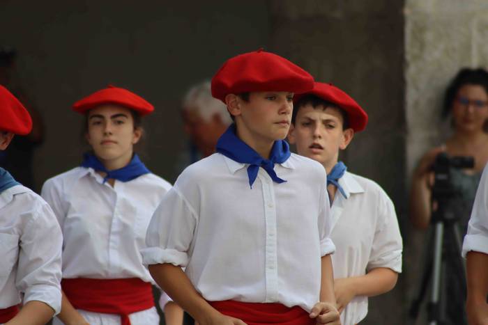 Dantza sokara batu dira emak 5 1660153165074