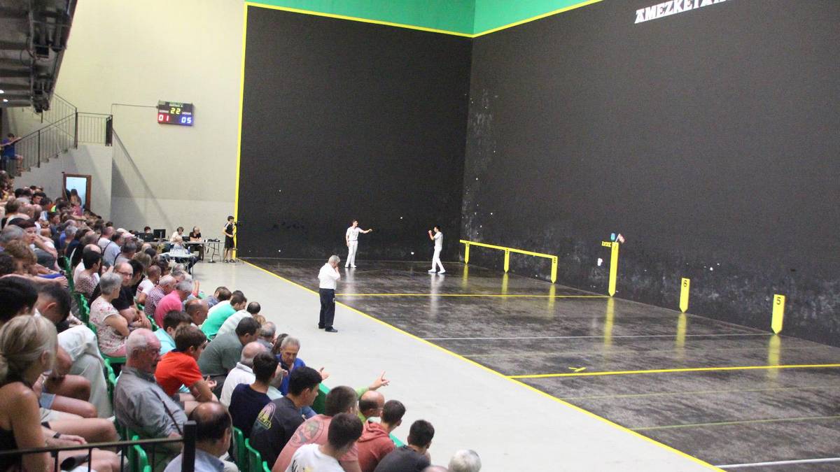 Gaur eta bihar erabakiko dira Amezketako Buruz Buruko Txapeldunen 36. Txapelketako finalistak