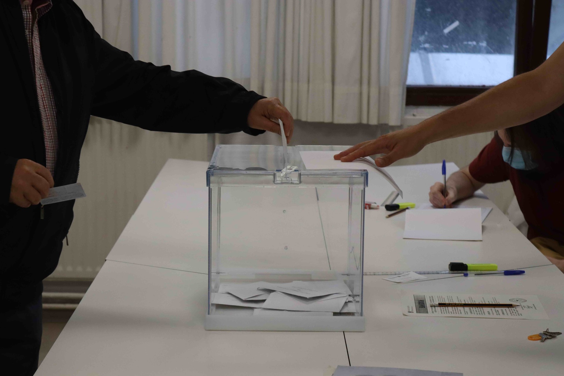 1,26 puntu egin du behera parte hartzeak eguerdirako