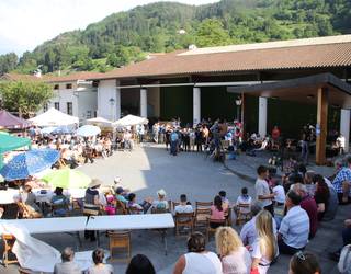 Albizturren festa udaberriari ongietorria emateko