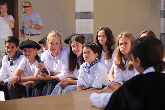 Antzezten ere fin ibili dira 6 1472209374184