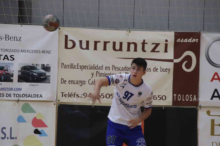 Tolosa CF eskubaloia prest d 3 1535891759783