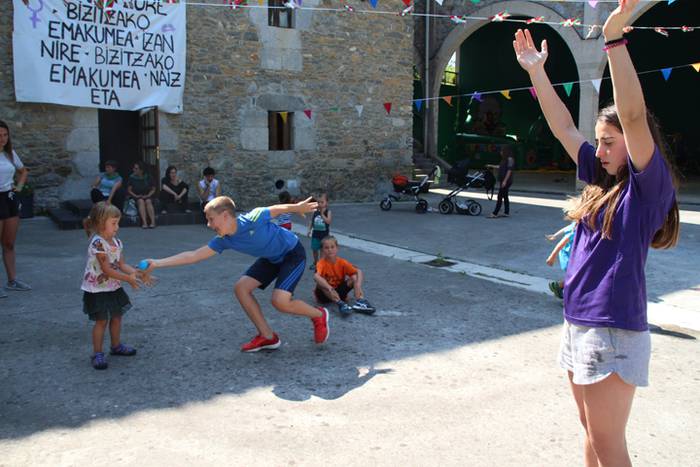 Festak hastearekin batera, j 5 1502727244846